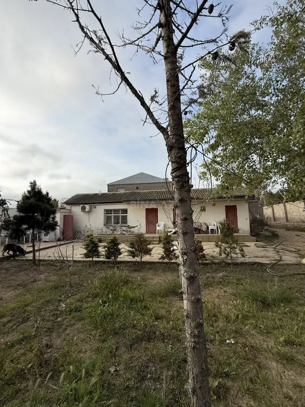 Satılır 10 otaqlı həyət evi 390 m²