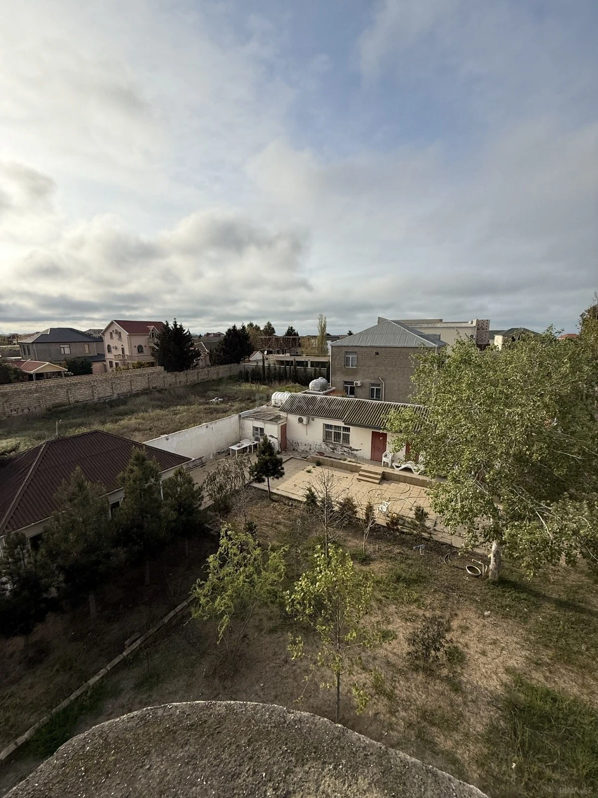 Satılır 10 otaqlı həyət evi 390 m²