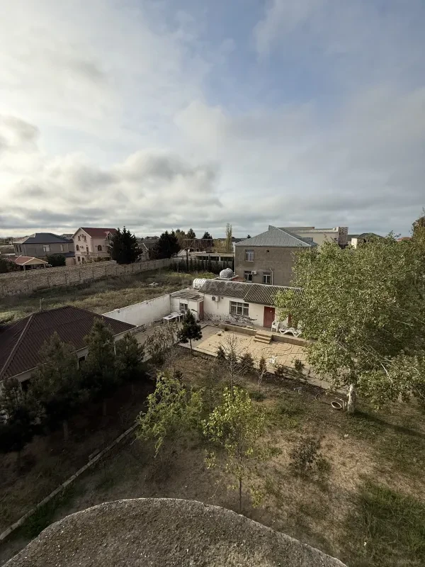 Satılır 10 otaqlı həyət evi 390 m²