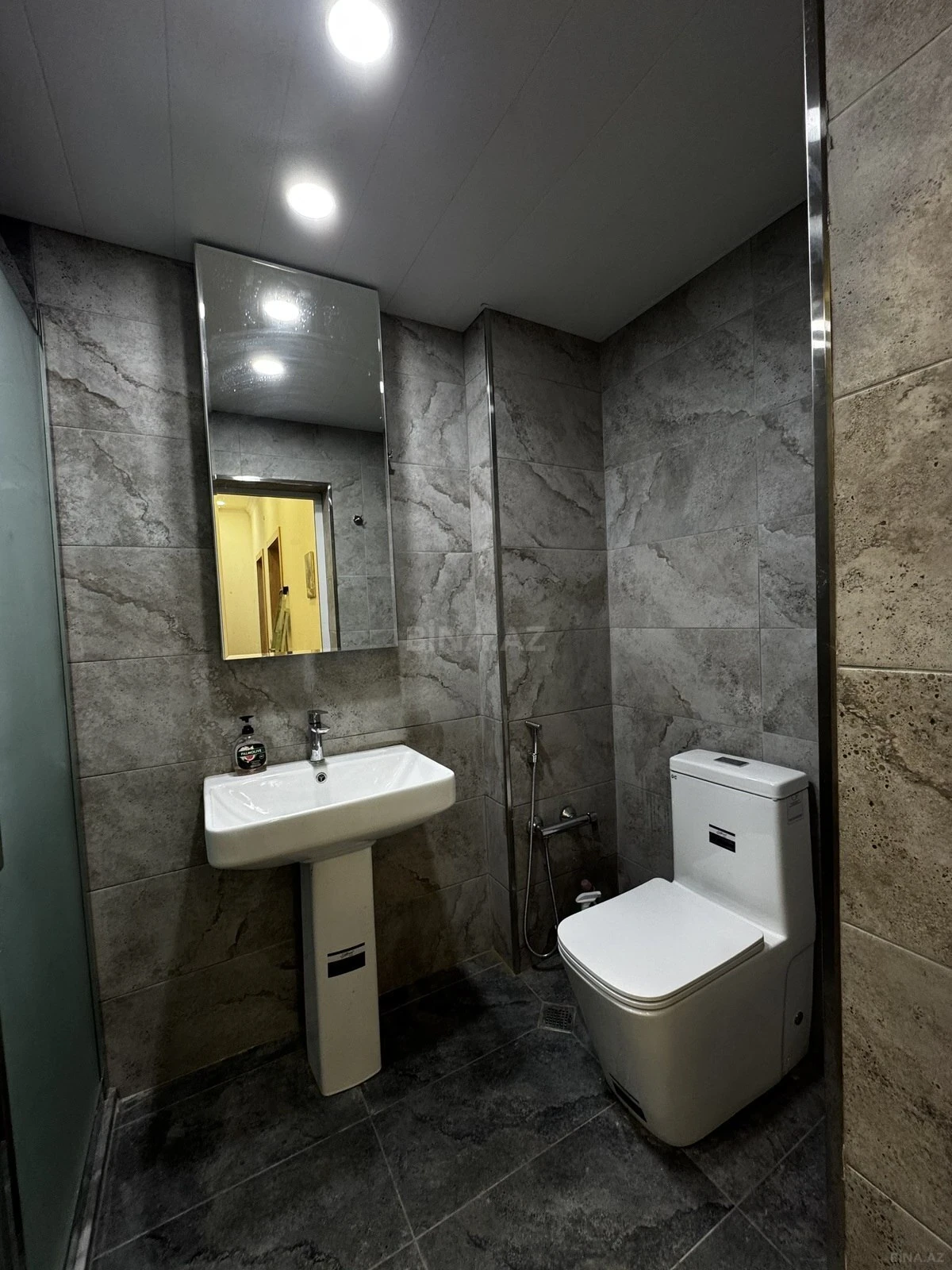 Kirayə verilir 3 otaqlı ofis 90 m²