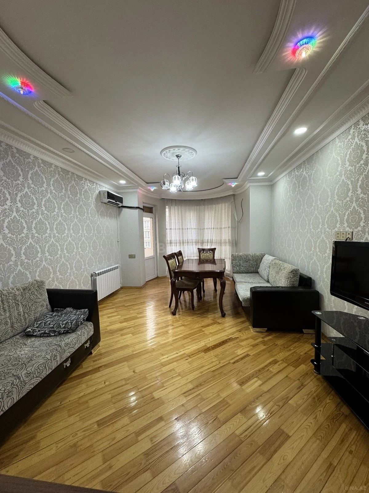 Kirayə verilir 2 otaqlı mənzil 100 m²