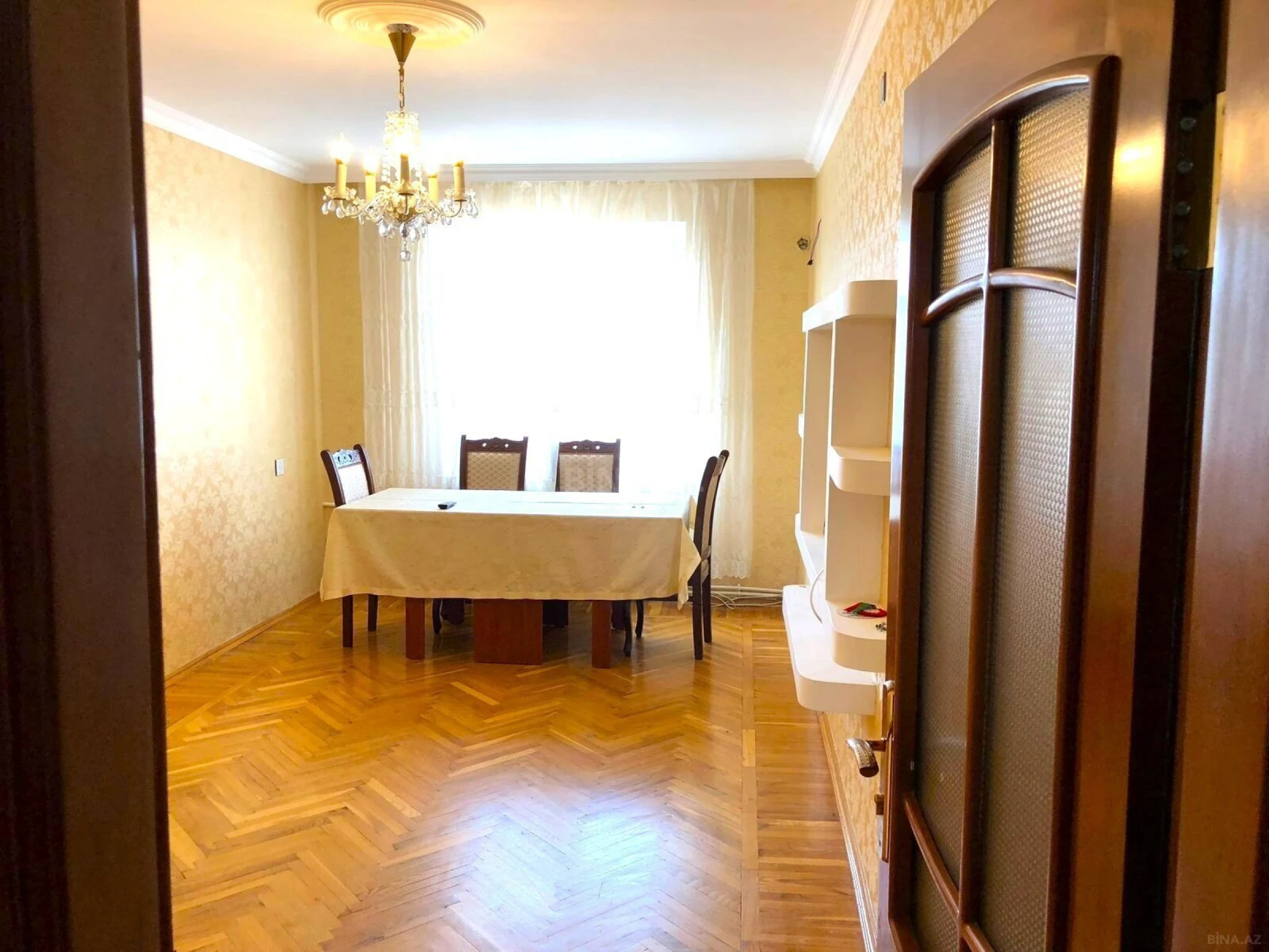 Satılır 5 otaqlı mənzil 130 m²