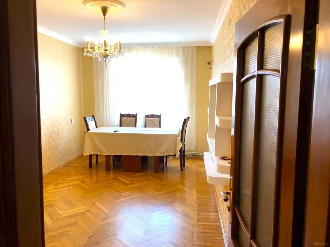 Satılır 5 otaqlı mənzil 130 m²