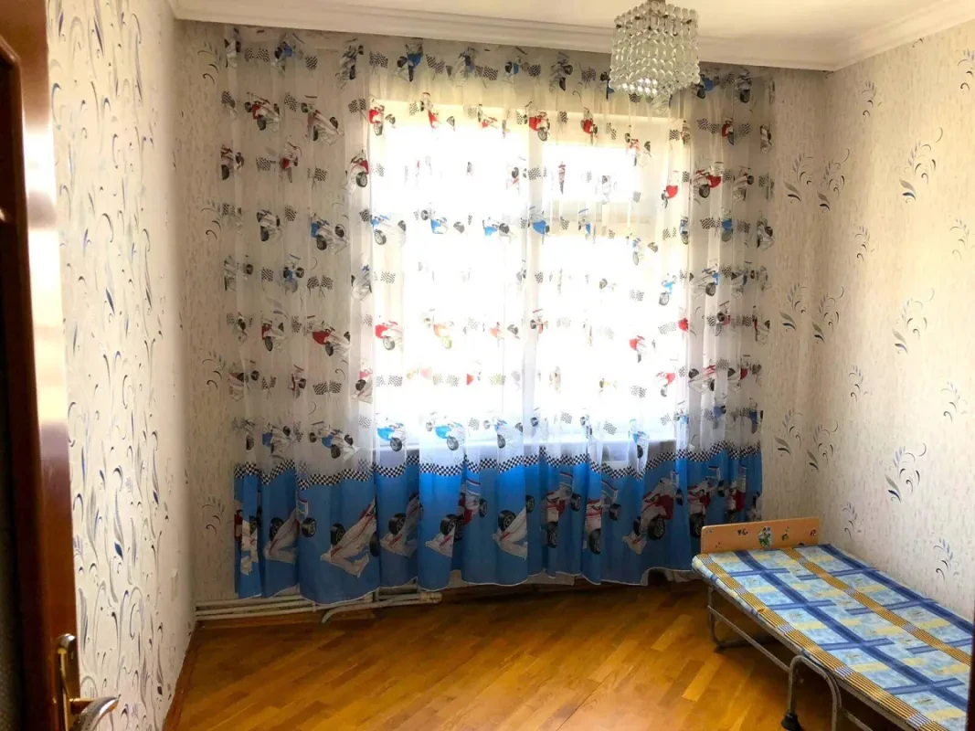 Satılır 5 otaqlı mənzil 130 m²
