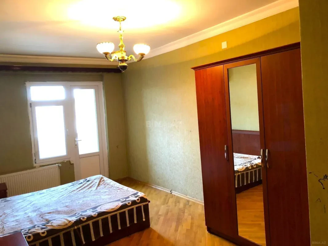 Satılır 5 otaqlı mənzil 130 m²