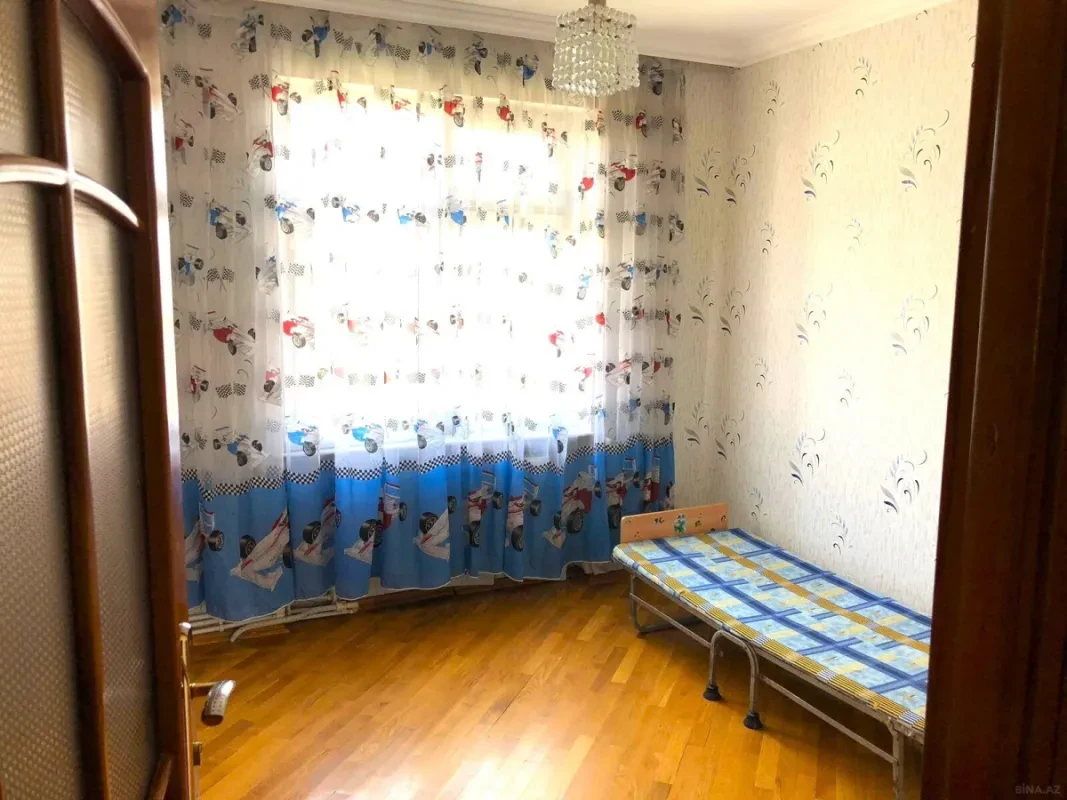 Satılır 5 otaqlı mənzil 130 m²