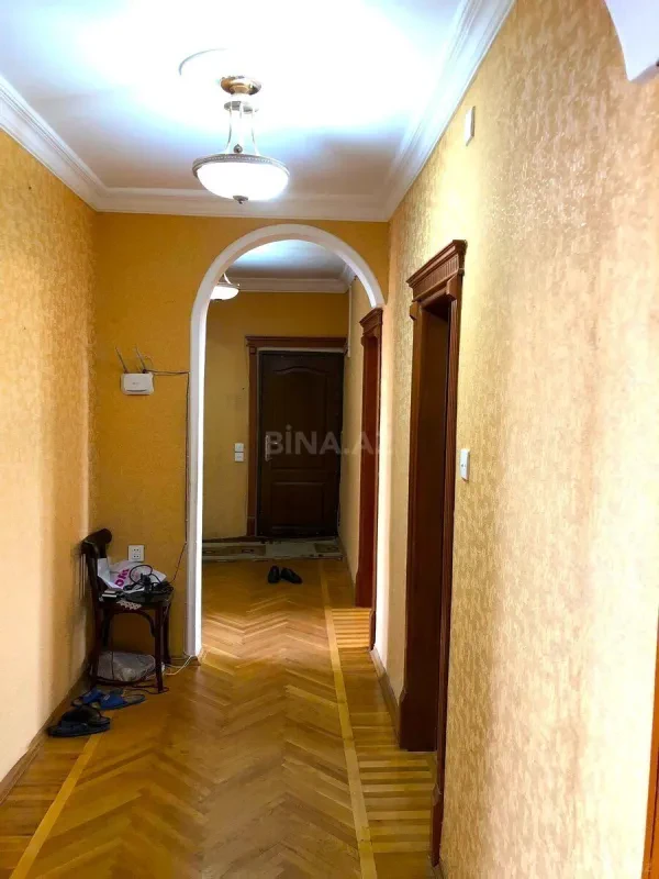 Satılır 5 otaqlı mənzil 130 m²