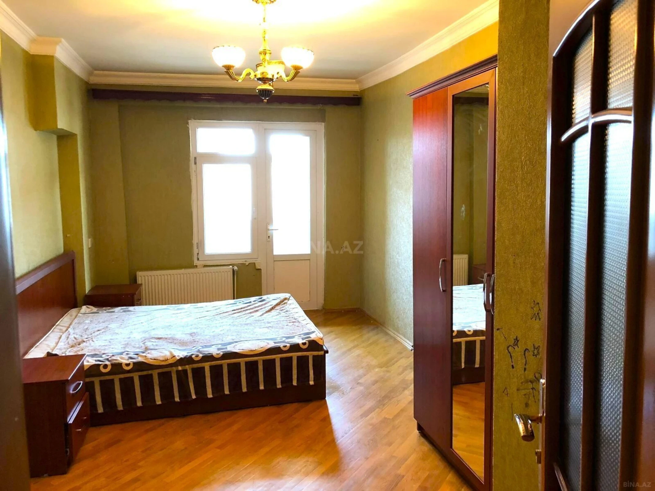 Satılır 5 otaqlı mənzil 130 m²