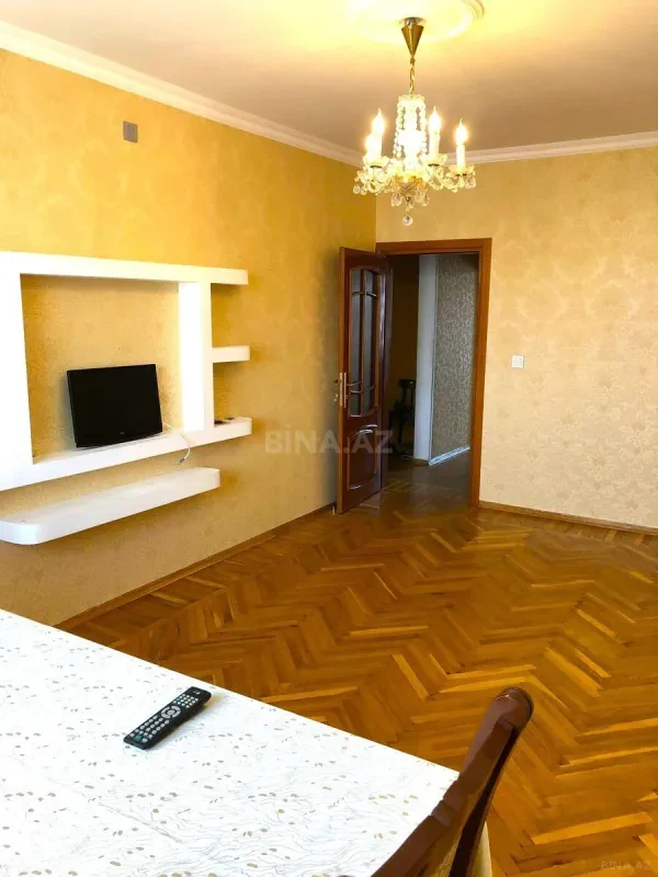 Satılır 5 otaqlı mənzil 130 m²