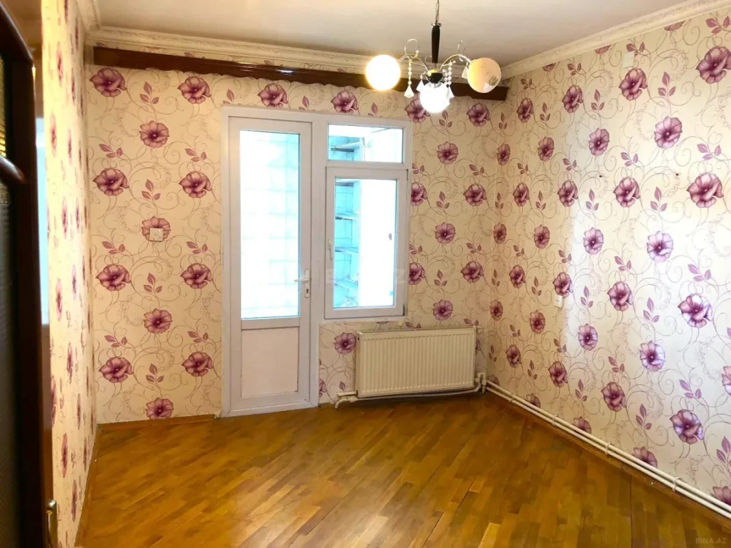 Satılır 5 otaqlı mənzil 130 m²