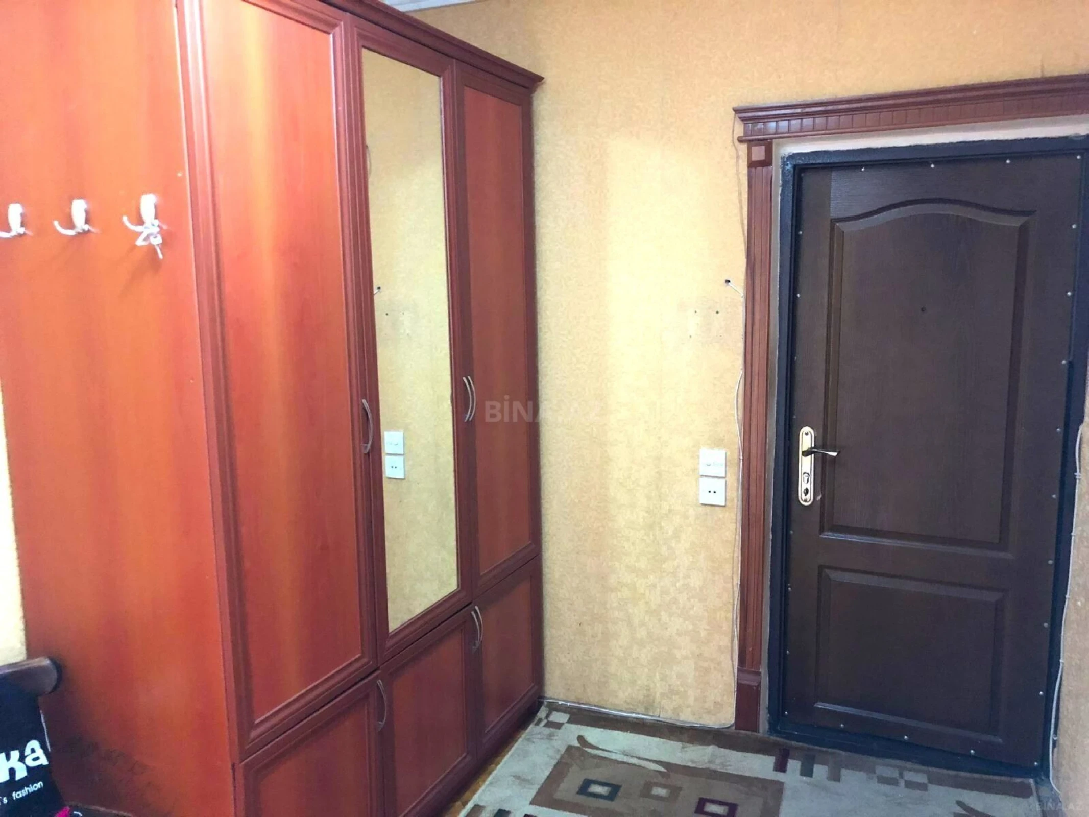 Satılır 5 otaqlı mənzil 130 m²