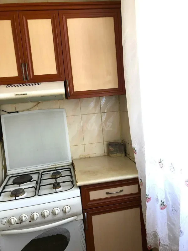 Satılır 5 otaqlı mənzil 130 m²