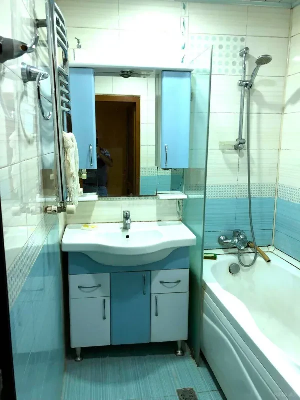 Satılır 5 otaqlı mənzil 130 m²