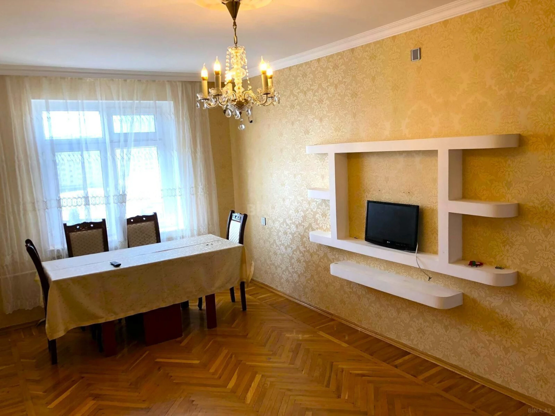 Satılır 5 otaqlı mənzil 130 m²