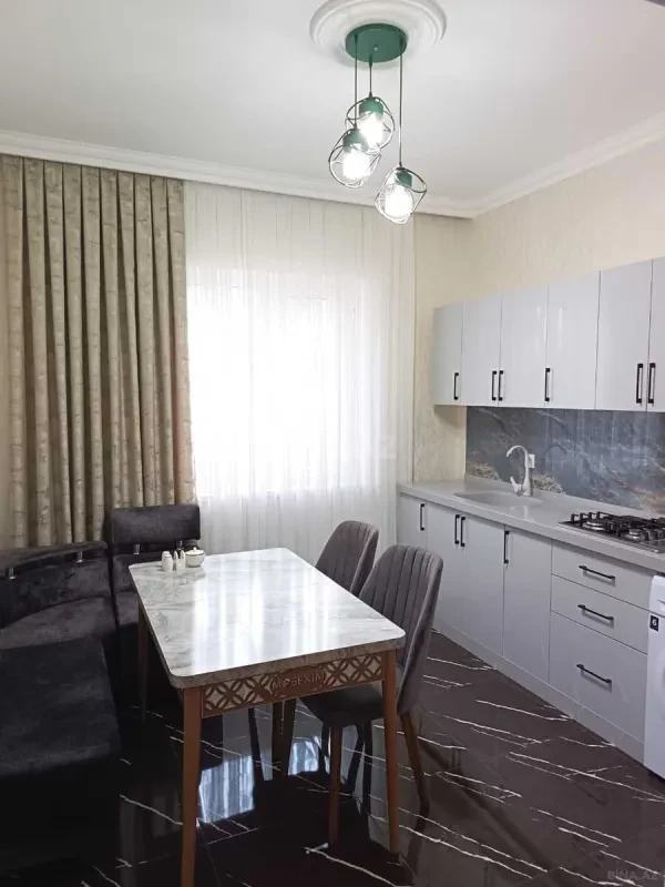 Satılır 4 otaqlı həyət evi 180 m²