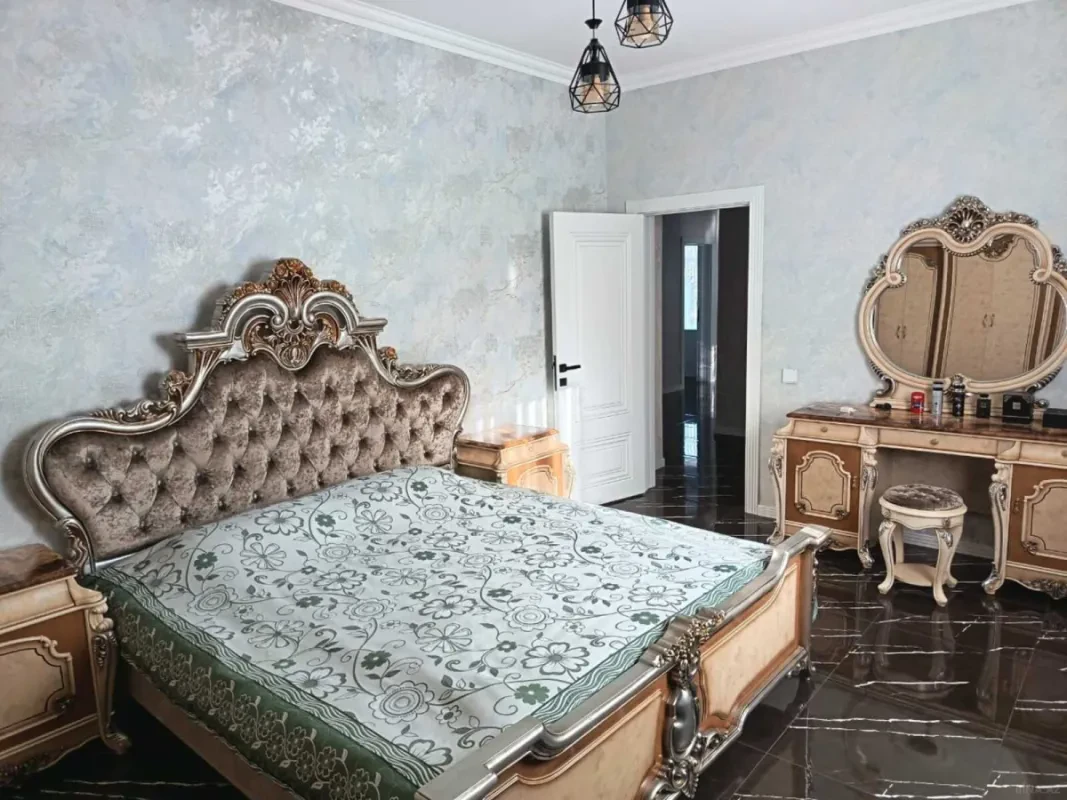 Satılır 4 otaqlı həyət evi 180 m²