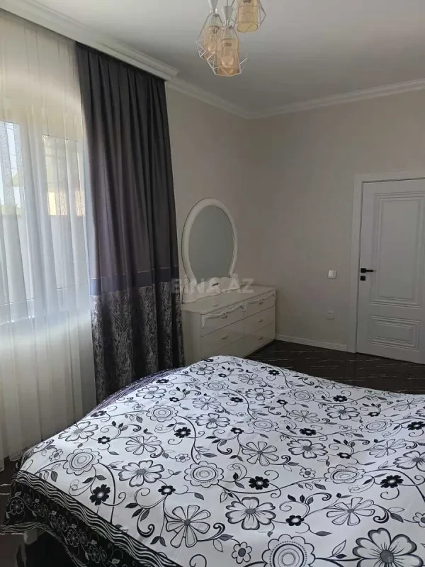 Satılır 4 otaqlı həyət evi 180 m²