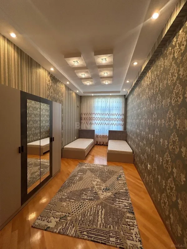 Kirayə verilir 3 otaqlı mənzil 150 m²