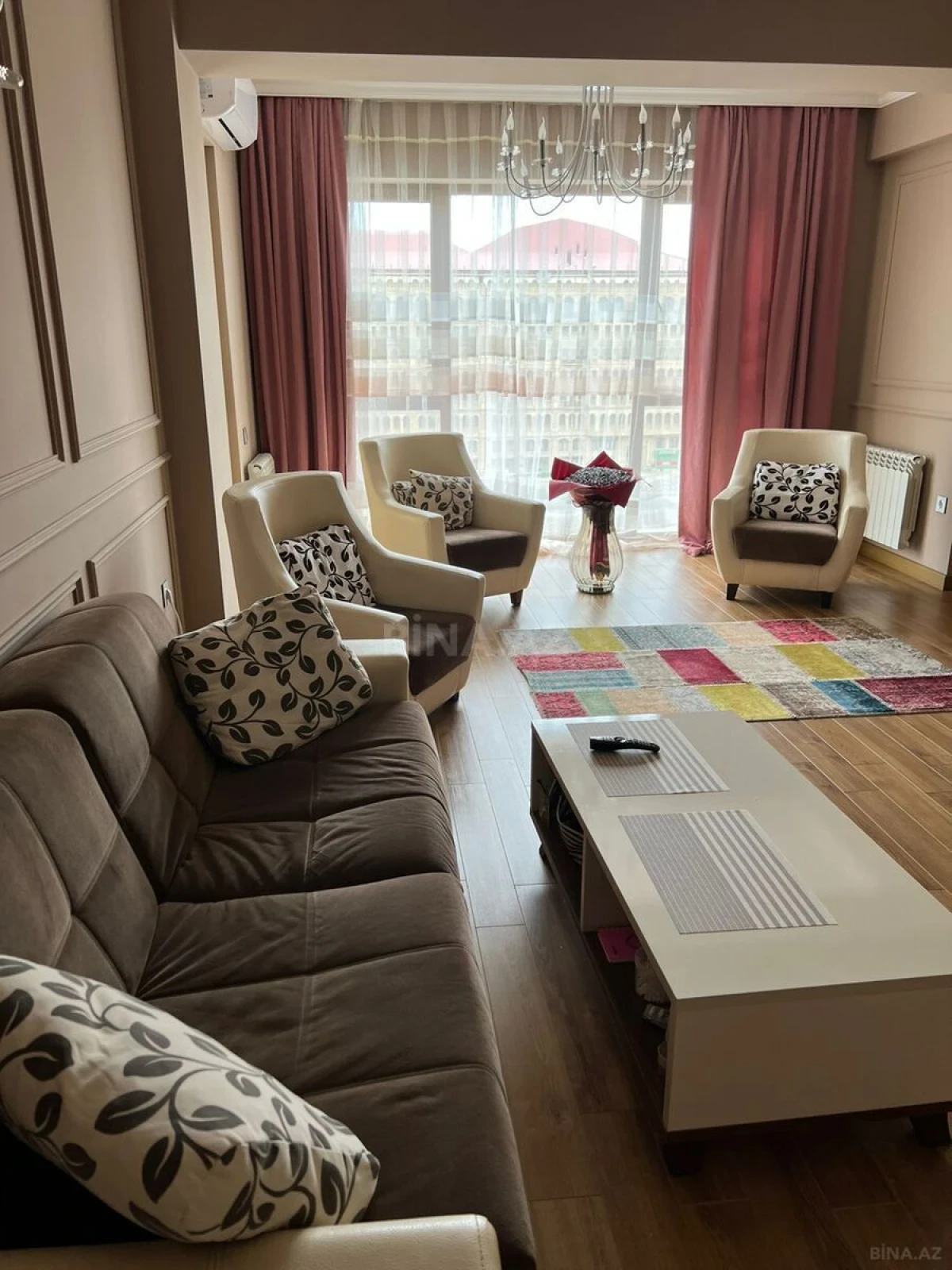Kirayə verilir 2 otaqlı mənzil 120 m²