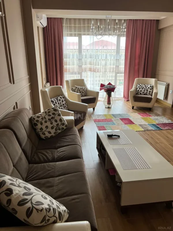 Kirayə verilir 2 otaqlı mənzil 120 m²