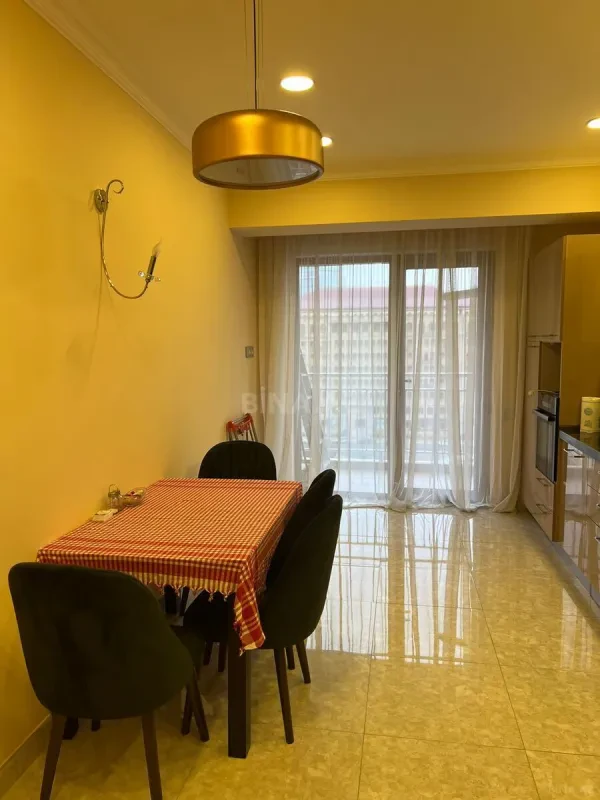 Kirayə verilir 2 otaqlı mənzil 120 m²