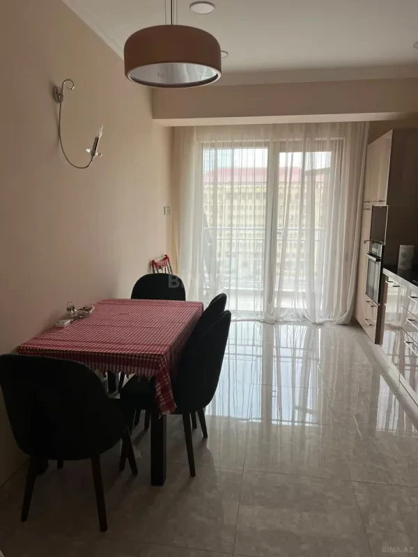 Kirayə verilir 2 otaqlı mənzil 120 m²