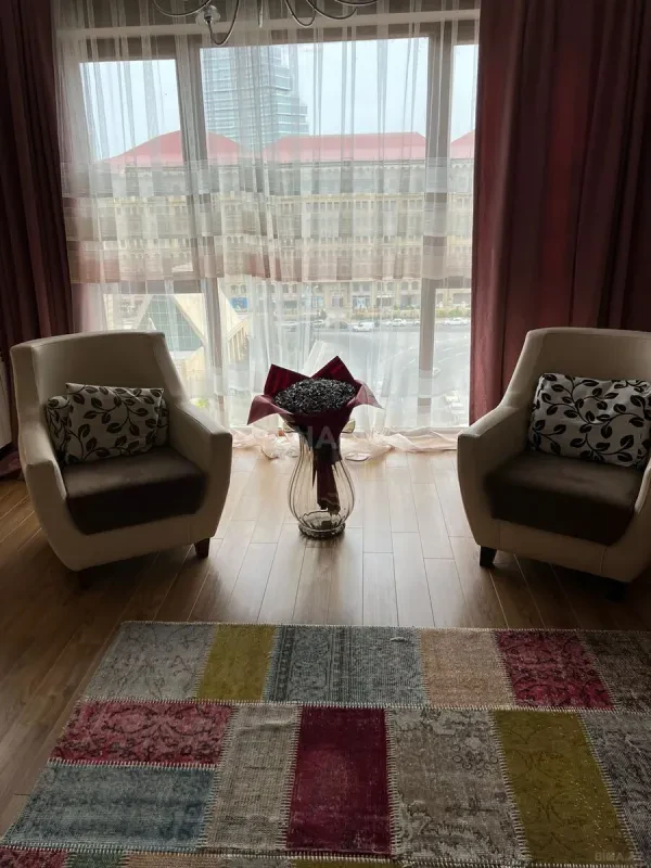 Kirayə verilir 2 otaqlı mənzil 120 m²