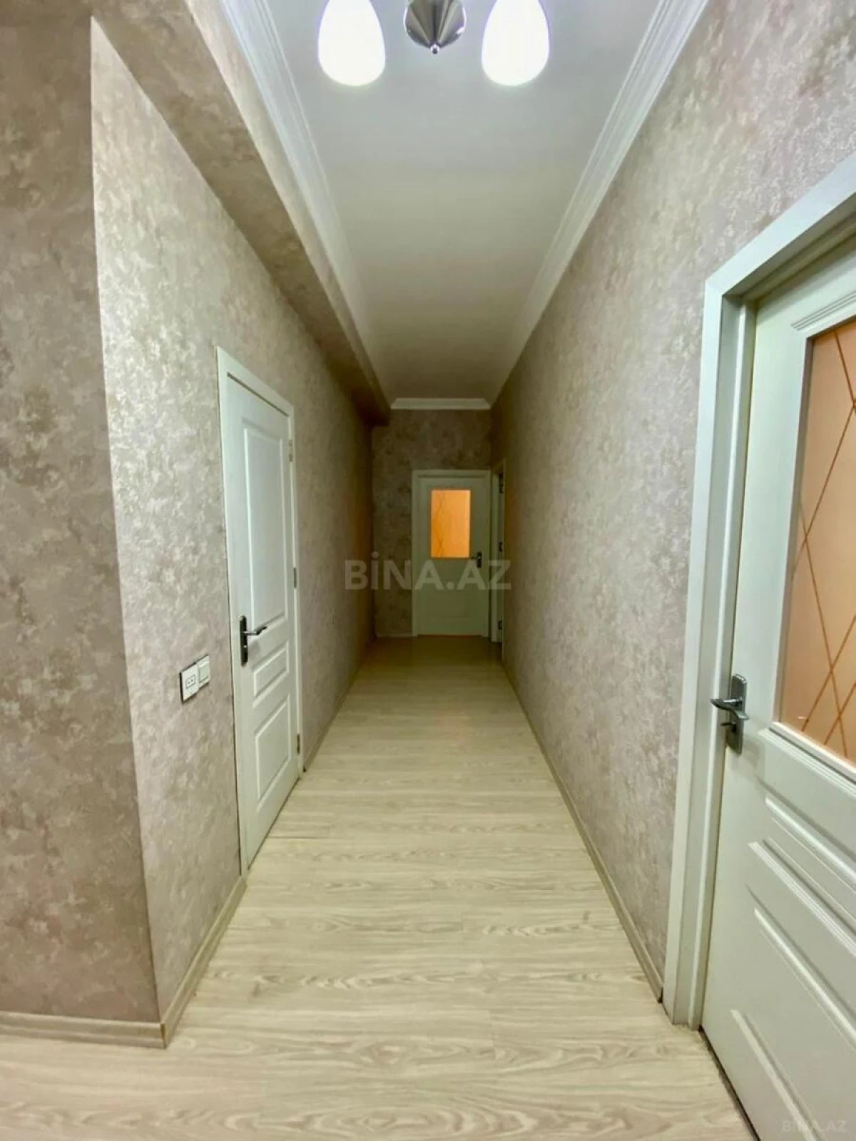 Kirayə verilir 2 otaqlı mənzil 110 m²