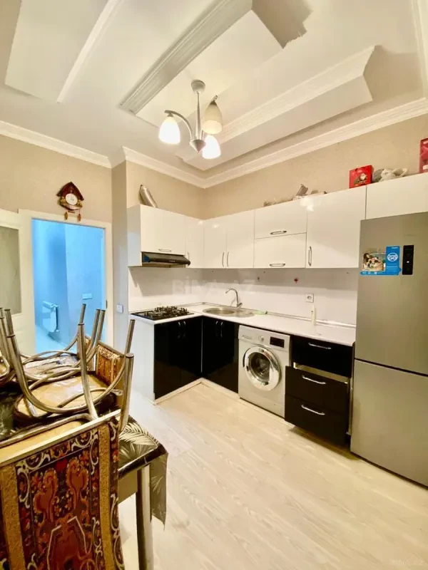 Kirayə verilir 2 otaqlı mənzil 110 m²