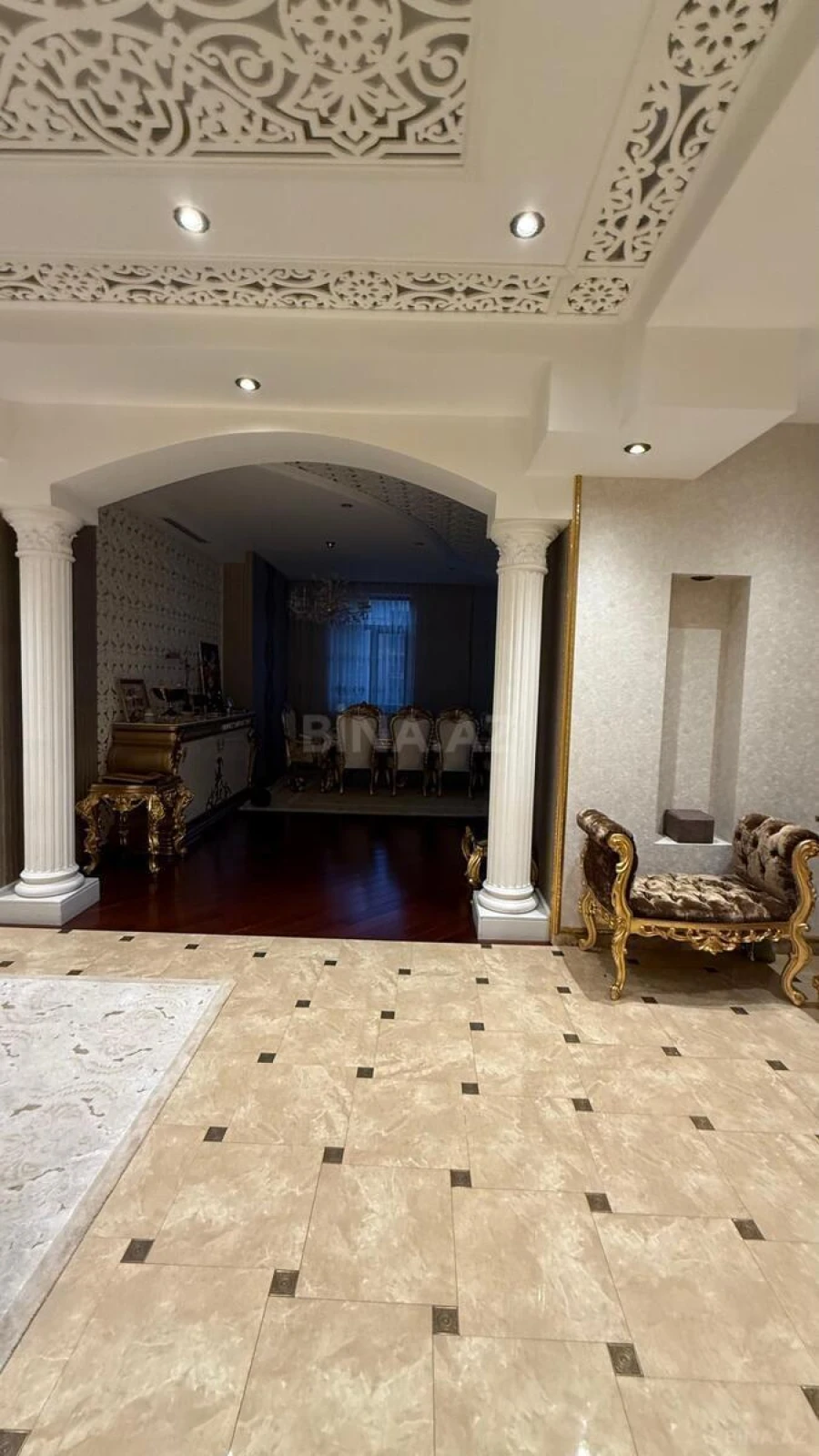 Satılır 4 otaqlı mənzil 217 m²