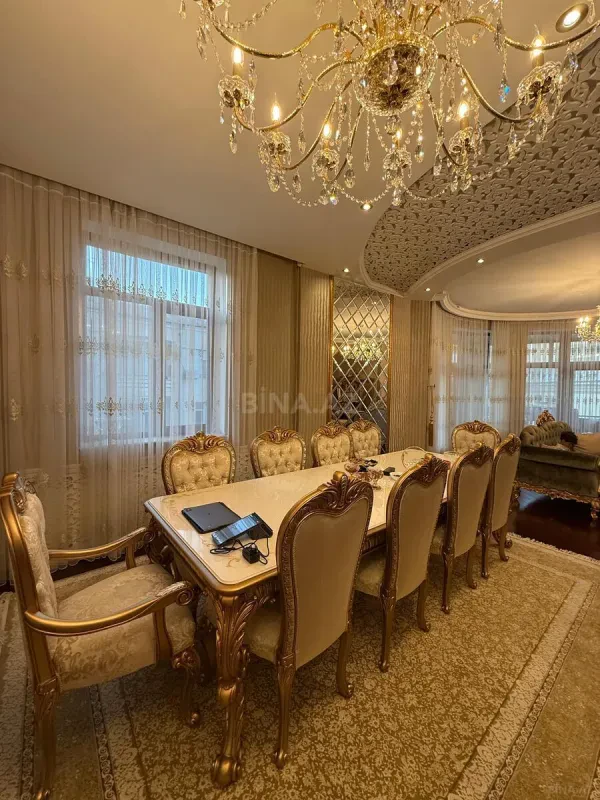 Satılır 4 otaqlı mənzil 217 m²