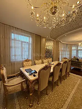 Satılır 4 otaqlı mənzil 217 m²