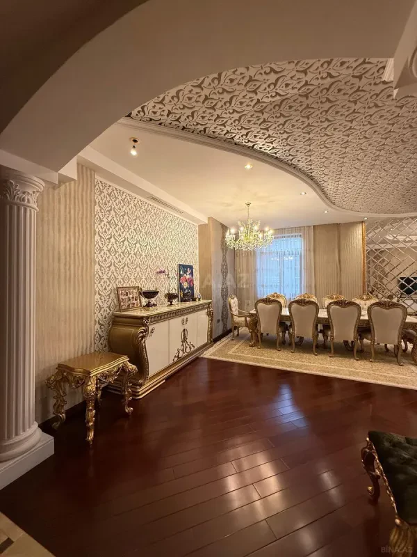 Satılır 4 otaqlı mənzil 217 m²