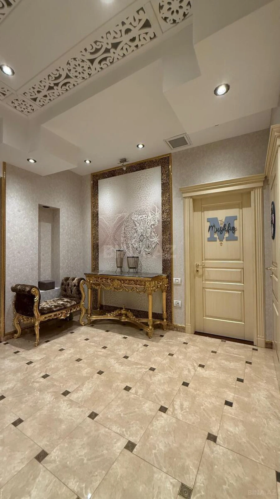 Satılır 4 otaqlı mənzil 217 m²