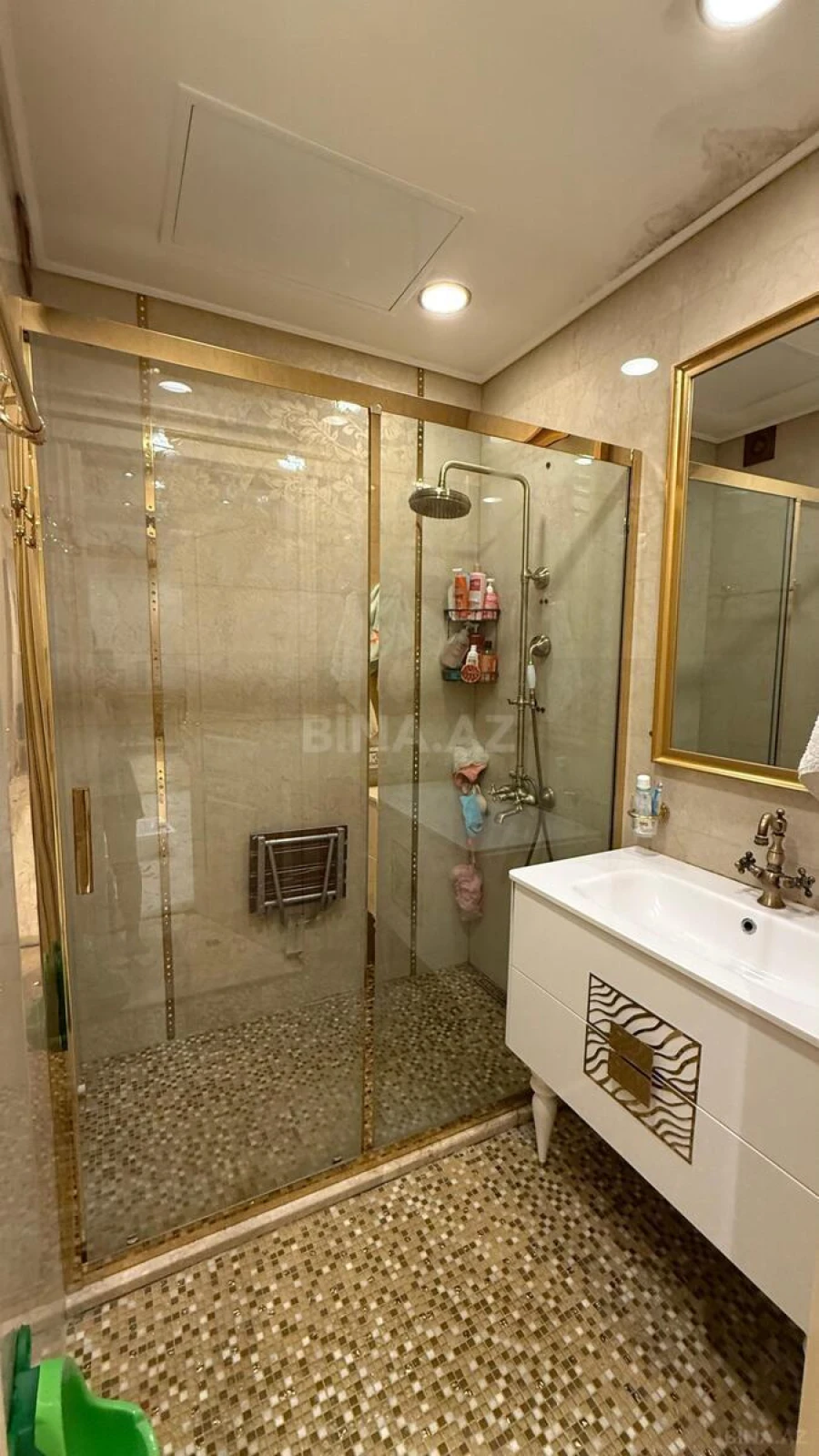 Satılır 4 otaqlı mənzil 217 m²