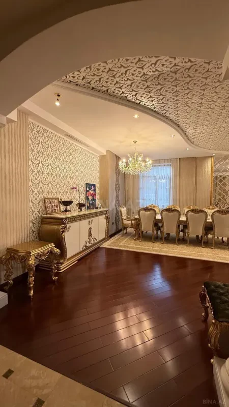 Satılır 4 otaqlı mənzil 217 m²