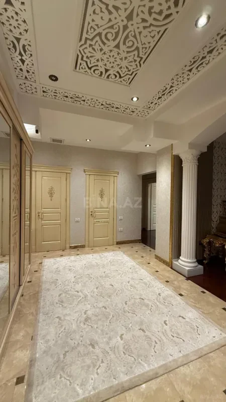 Satılır 4 otaqlı mənzil 217 m²