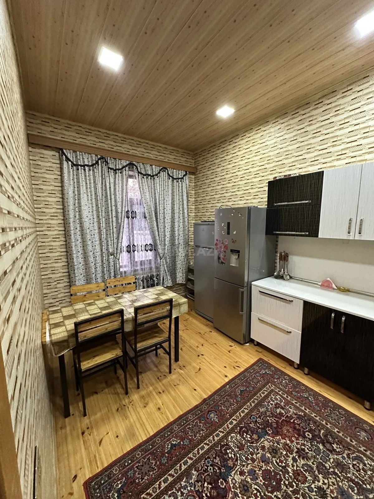 Satılır 6 otaqlı həyət evi 245 m²