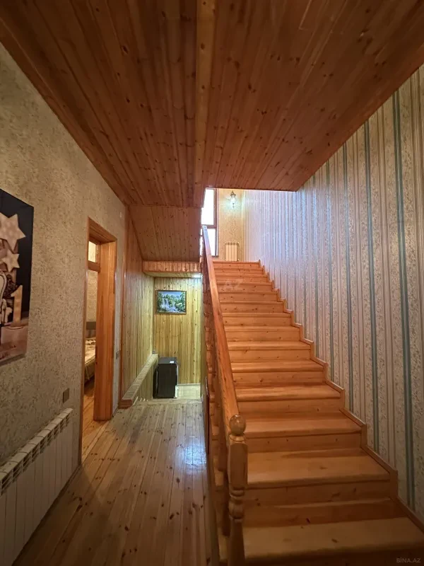 Satılır 6 otaqlı həyət evi 245 m²