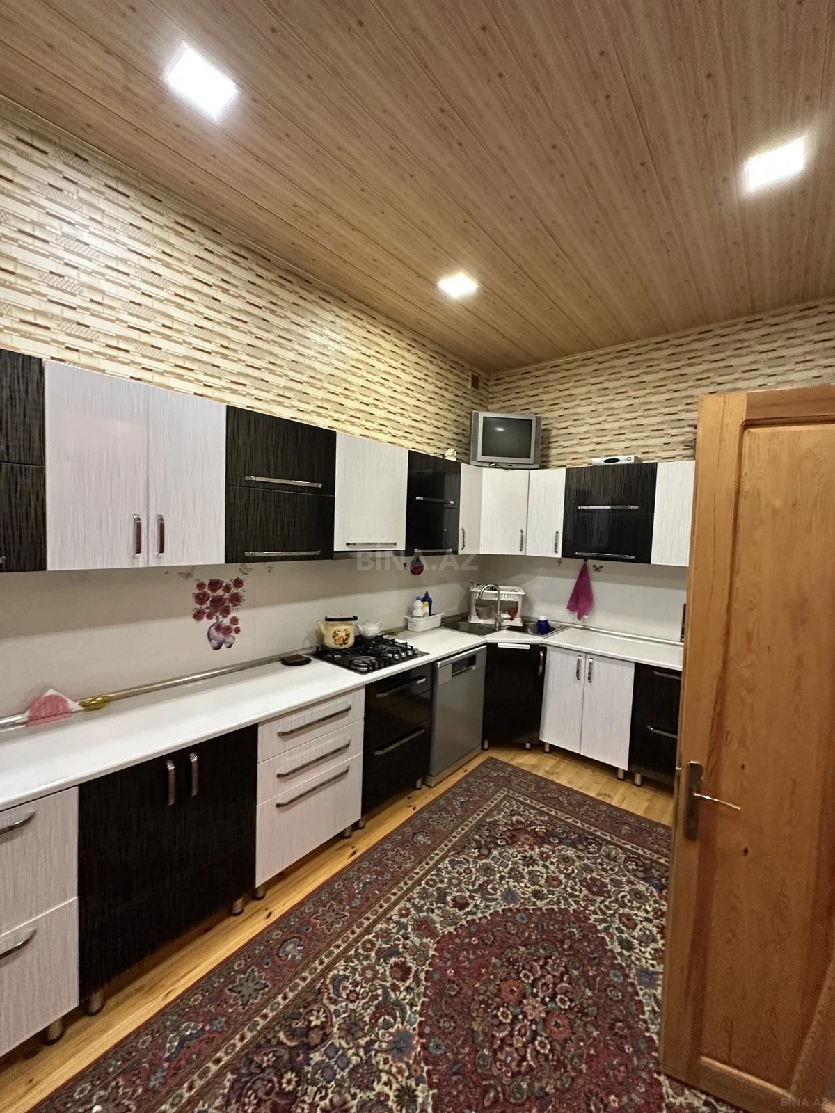 Satılır 6 otaqlı həyət evi 245 m²