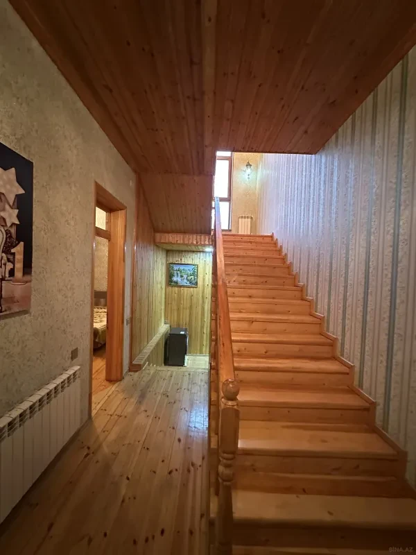 Satılır 6 otaqlı həyət evi 245 m²