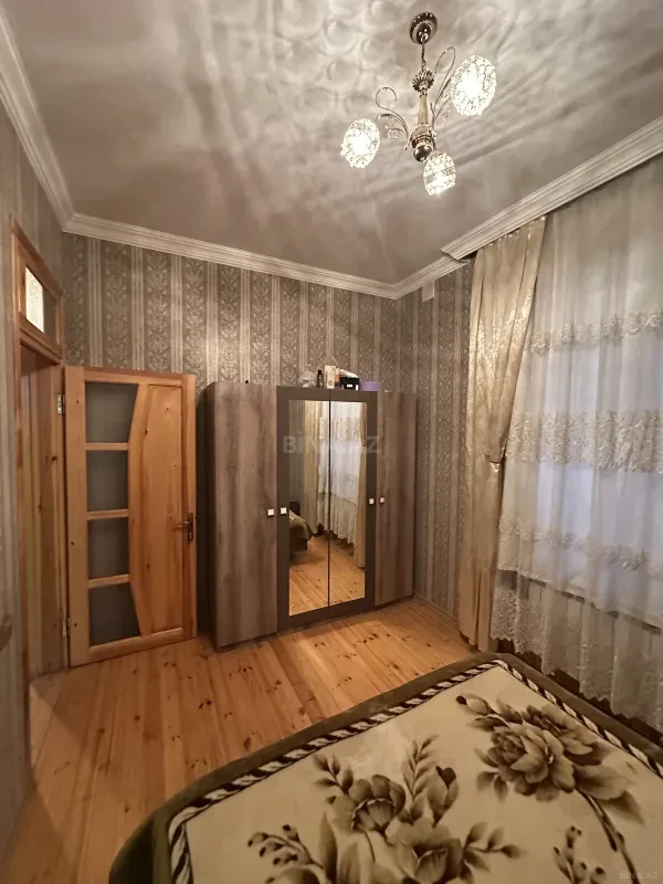 Satılır 6 otaqlı həyət evi 245 m²