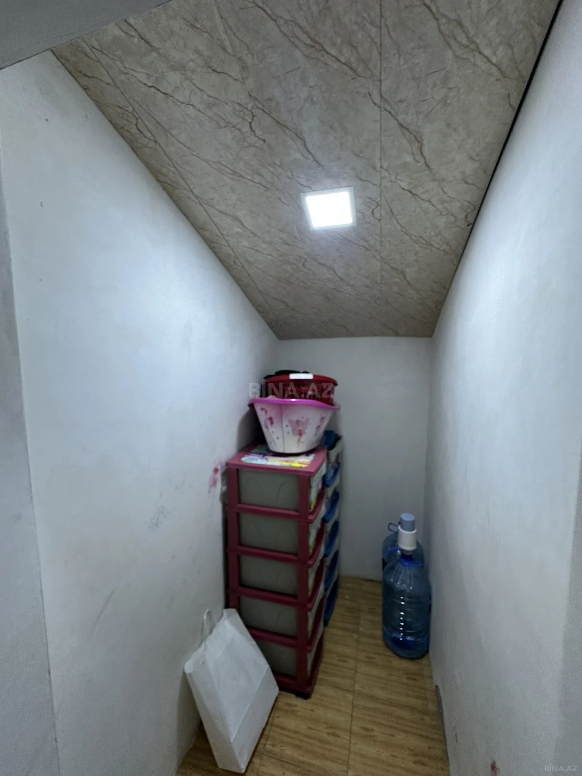 Satılır 6 otaqlı həyət evi 245 m²