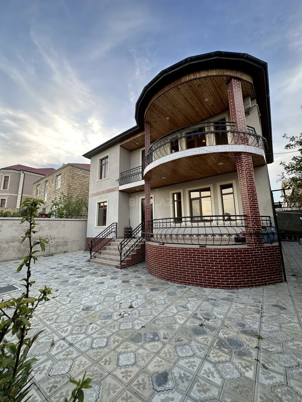 Satılır 6 otaqlı həyət evi 245 m²