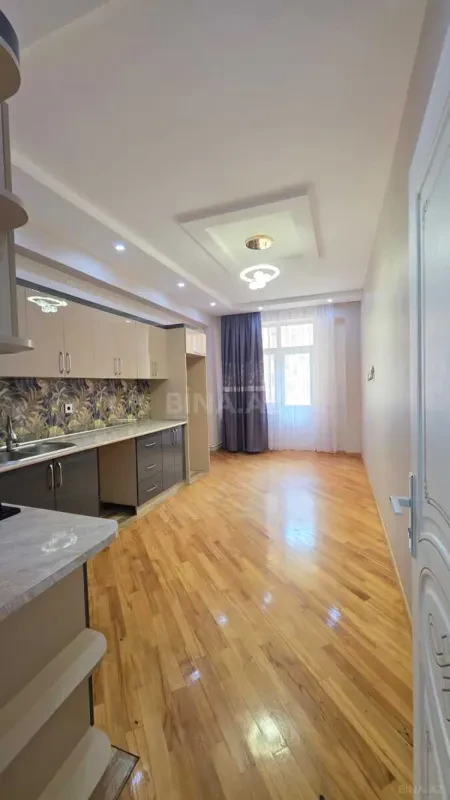 Satılır 3 otaqlı mənzil 135 m²