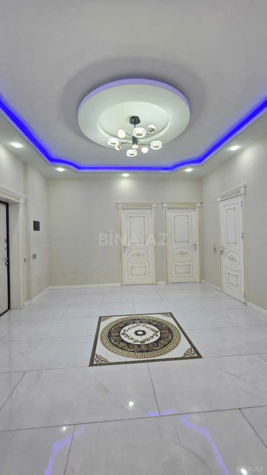 Satılır 3 otaqlı mənzil 135 m²