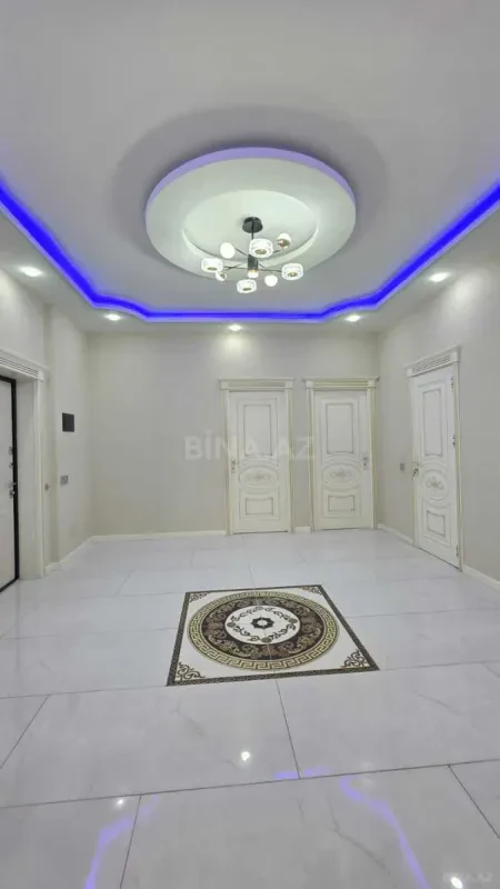 Satılır 3 otaqlı mənzil 135 m²