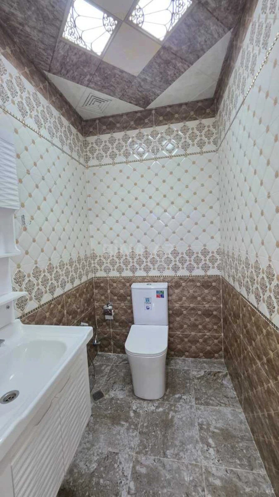 Satılır 3 otaqlı mənzil 135 m²