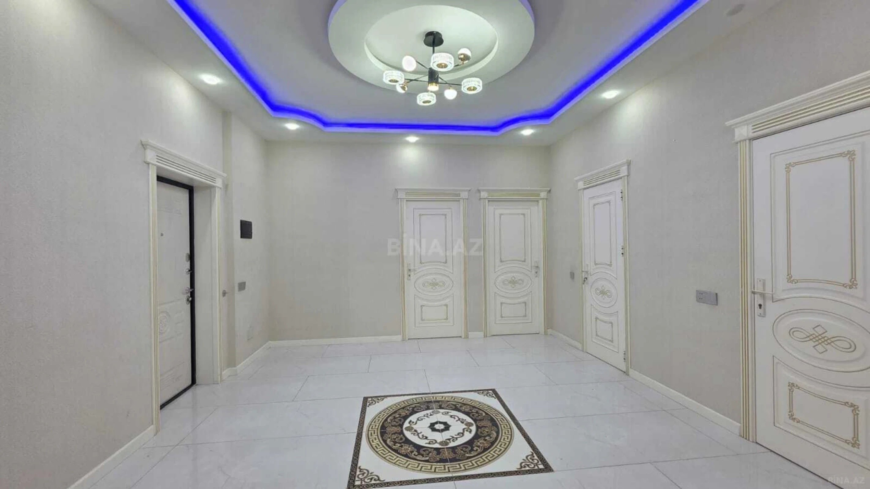 Satılır 3 otaqlı mənzil 135 m²