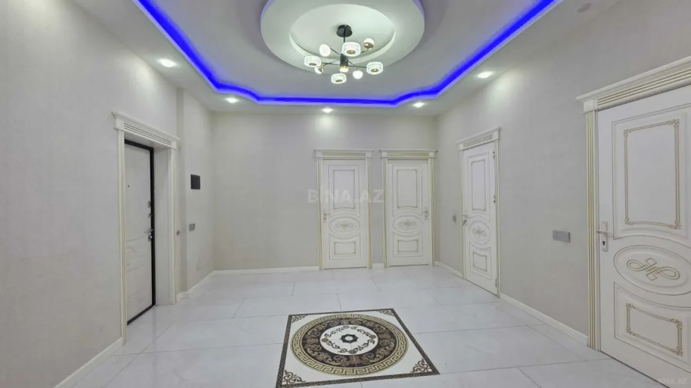 Satılır 3 otaqlı mənzil 135 m²